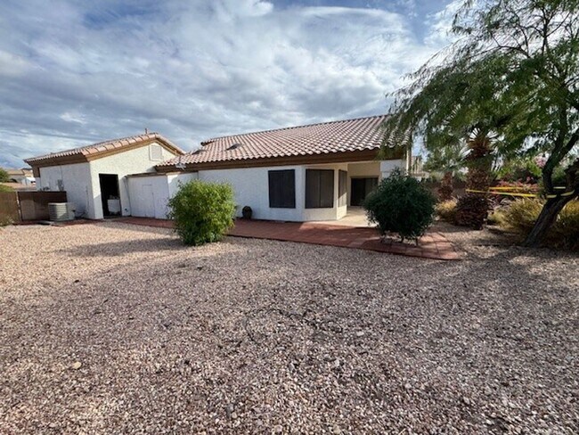 Building Photo - 3BR with SOLAR-NO Electric Bills! RV Gate & Parking, Bullhead Parkway