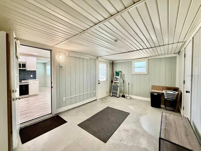 Building Photo - 4406 W Trilby Ave