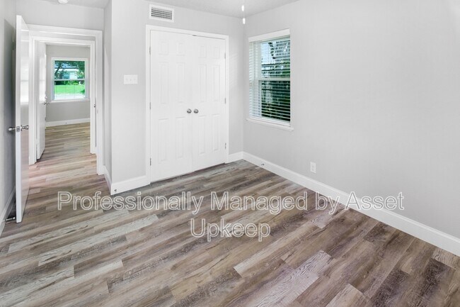 Building Photo - 1223 Dumont Dr