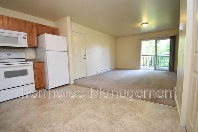 Building Photo - 807 W Villard St