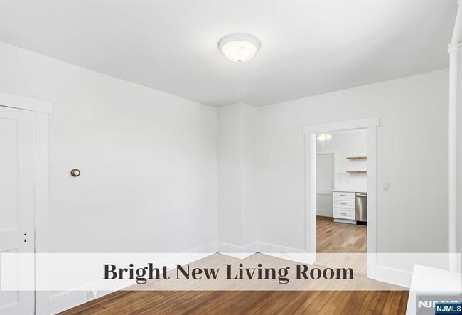 Building Photo - 10 Zazzetti St