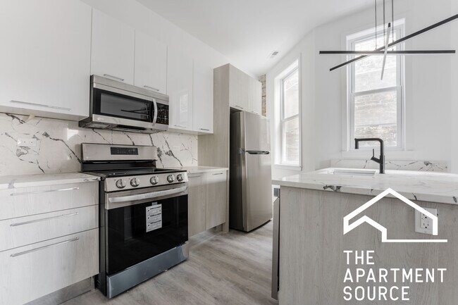 Building Photo - 2743 W Division St