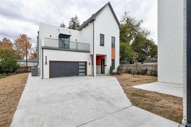 Primary Photo - 1318 NW 15th St