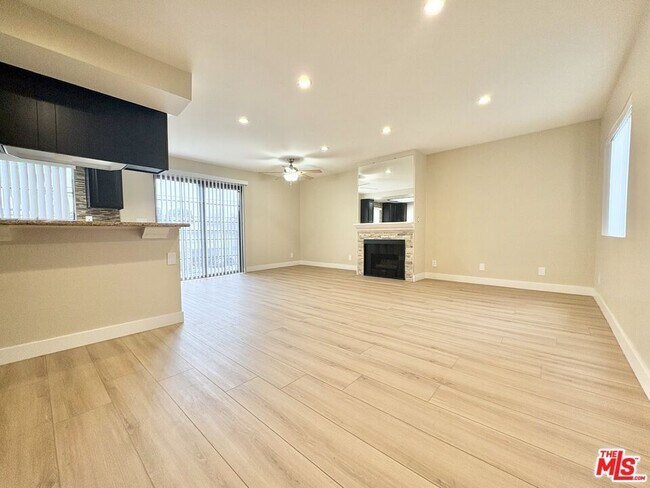 Building Photo - 6202 Fulton Ave