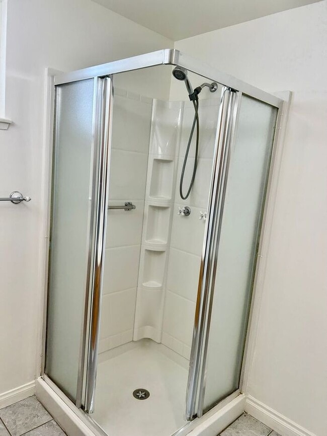 Building Photo - FANTASTIC 4BD 1&3/4BA HOUSE FOR LEASE ON CUL-DE-SAC!