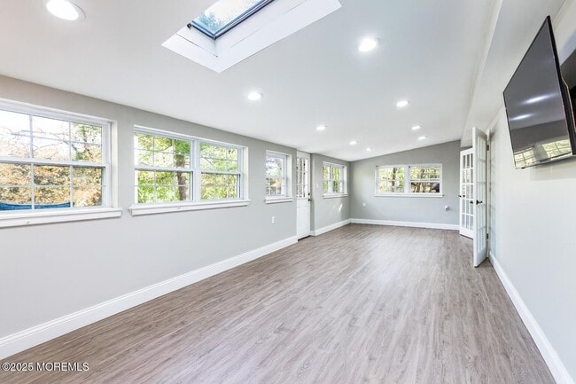 Building Photo - 10 Chestnut Ridge Rd