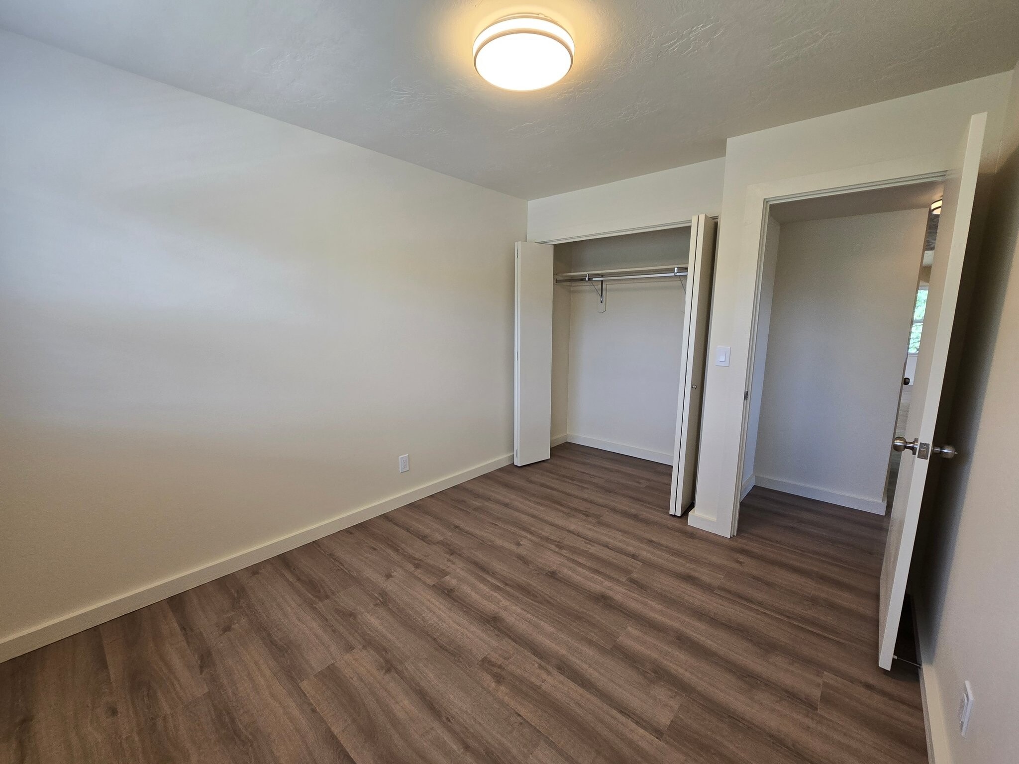 Building Photo - 405 N 16th Ave