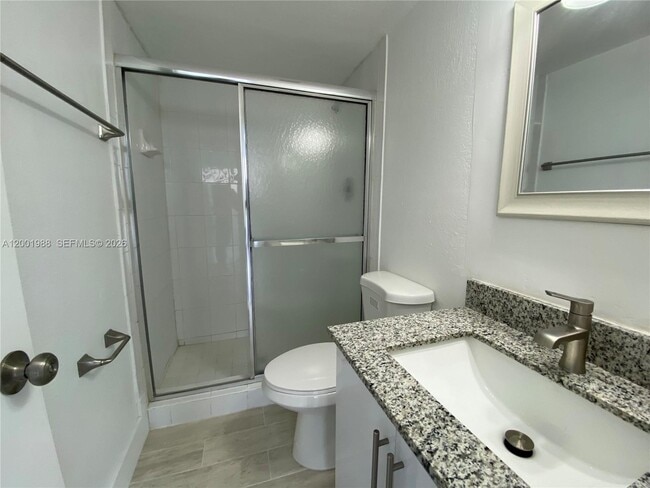 Building Photo - 9320 Fontainebleau Blvd