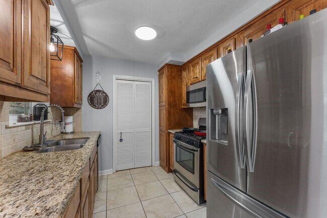 Building Photo - 1705 Capri Ln
