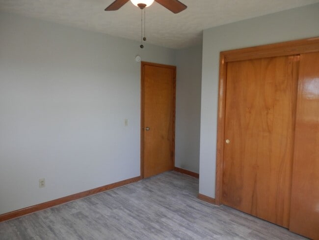 Building Photo - 3 Bed 2 Bath Farmhouse!