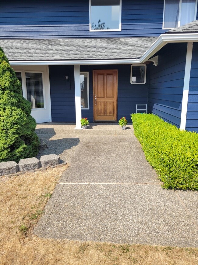 Building Photo - 10615 Hillsboro Dr NW