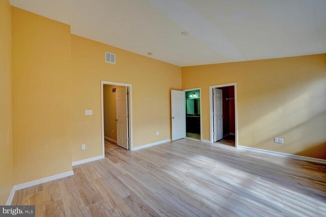 Building Photo - 536 Van Dyke Cir