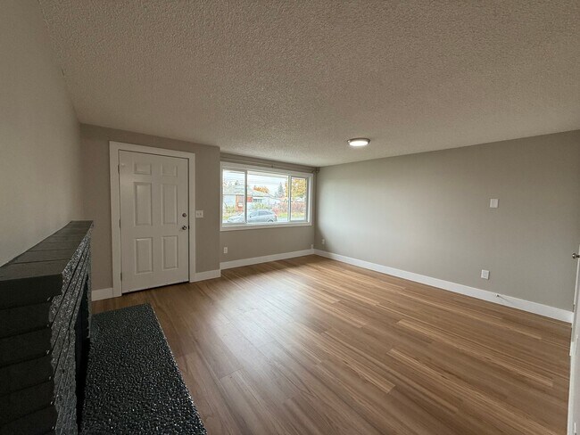 Building Photo - 6127 N Standard St