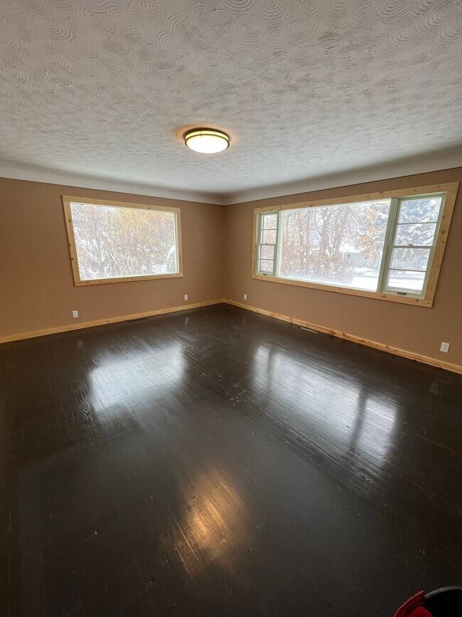 Building Photo - 624 N 3rd St