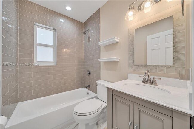 Building Photo - 3910 SW 2nd Terrace