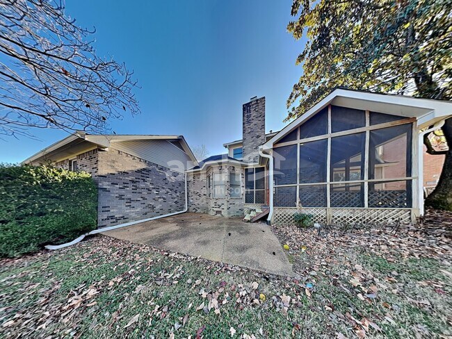 Building Photo - 7012 Poplar Creek Trce