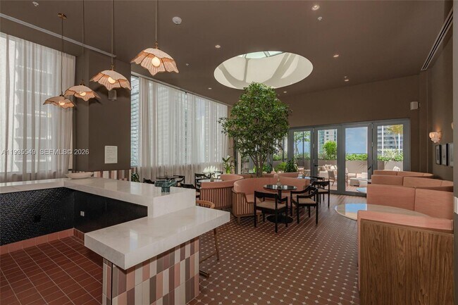 Building Photo - 11 NE 6th St