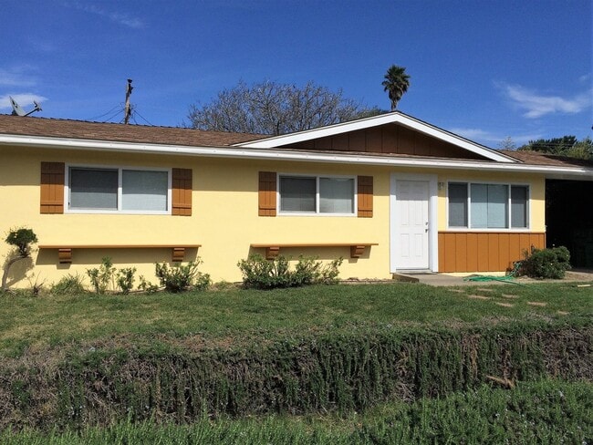 Primary Photo - 3 Bedroom House in Laguna Lake Area with F...