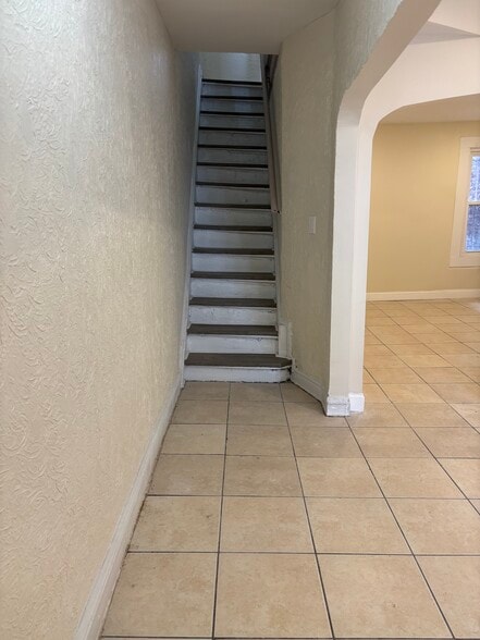 Building Photo - 214 S 11th St