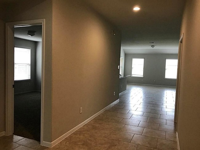 Building Photo - 3027 Dripping Springs Ct