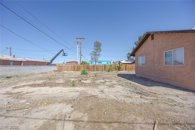 Building Photo - 1320 Gold Ave