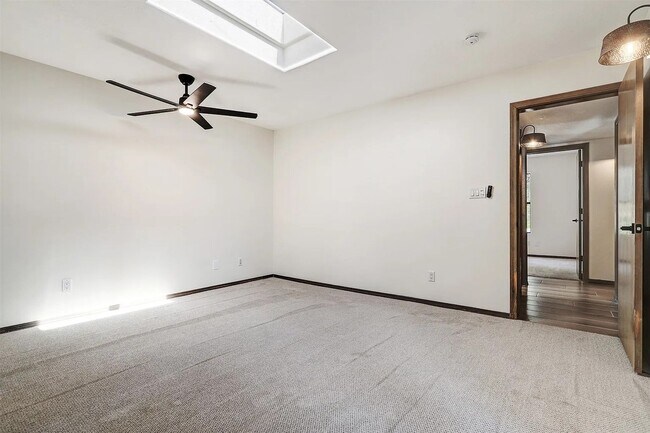 Building Photo - Stylish Townhouse in La Villa Serena