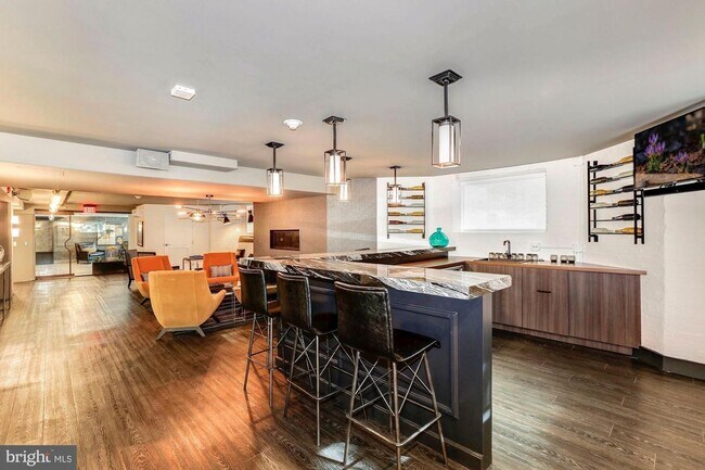 Building Photo - Dupont Circle Modern Studio Apartment In H...