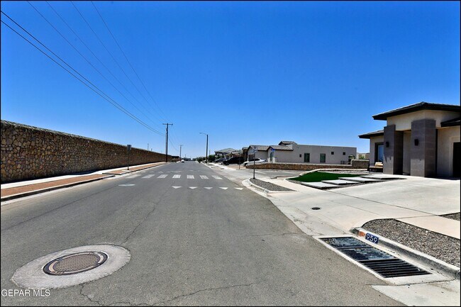 Building Photo - 963 Aircoupe Way