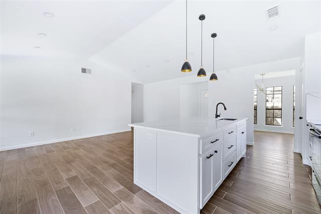 Building Photo - 8400 Willow Creek Dr