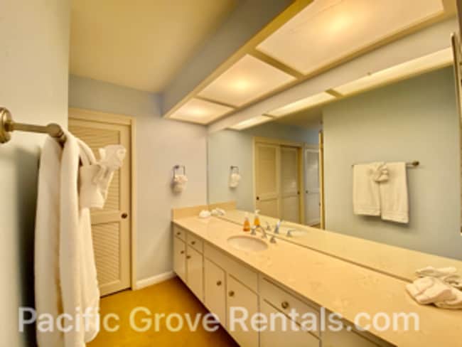 Building Photo - Amazing Views from this 3-Bedroom 3 Bath C...