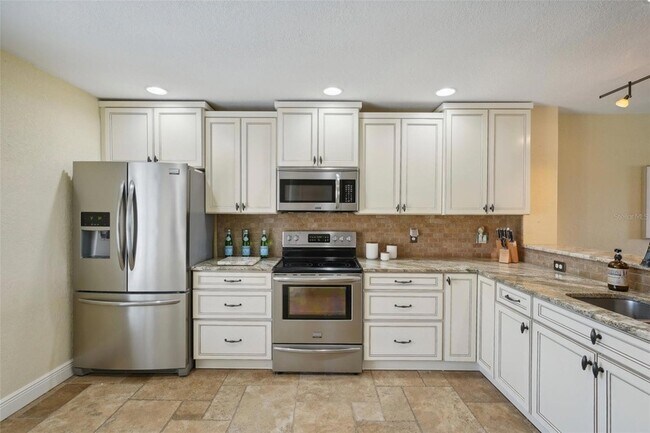 Building Photo - 637 Pinellas Bayway