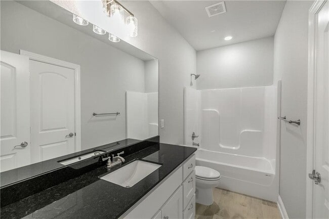 Building Photo - 520 Piper Ln