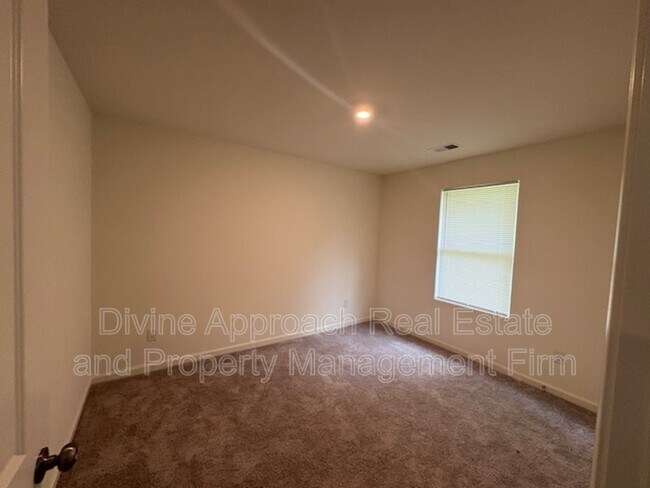 Building Photo - 1609 U W Clemon Dr
