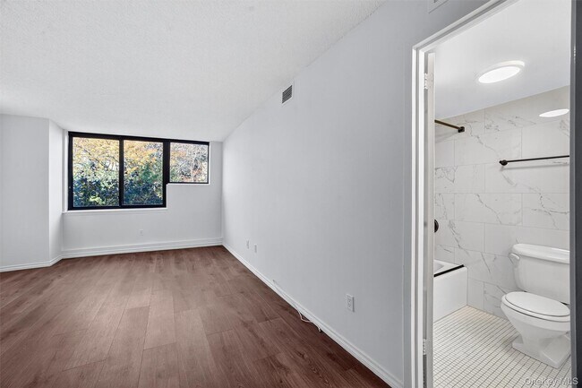 Building Photo - 25 Rockledge Ave