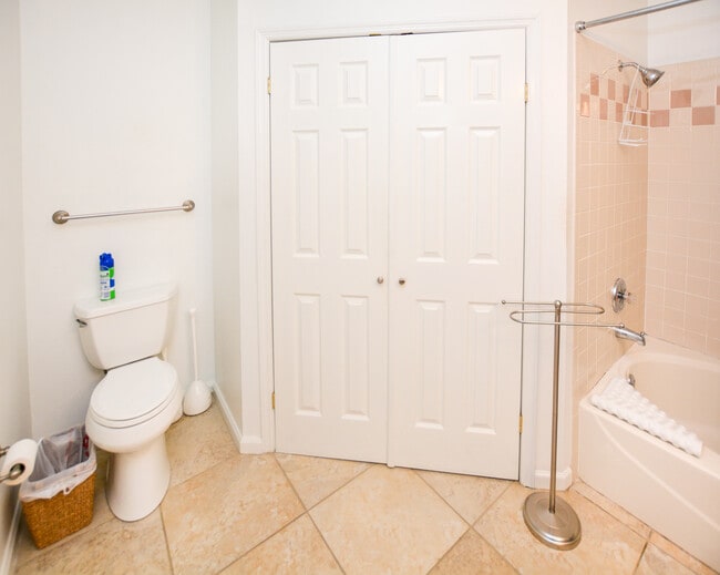 Building Photo - Furnished James Island Condo