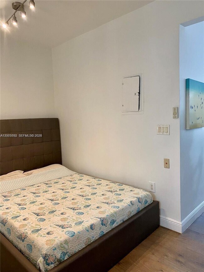 Building Photo - 439 15th St