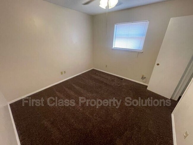 Building Photo - 6300 N Wildewood Dr
