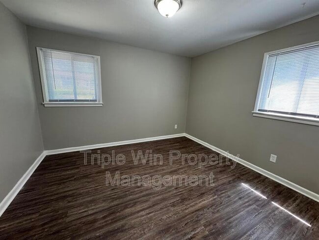 Building Photo - 48 Wayside Dr