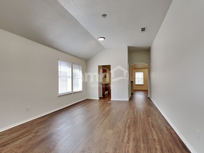 Building Photo - 302 Tioga Dr