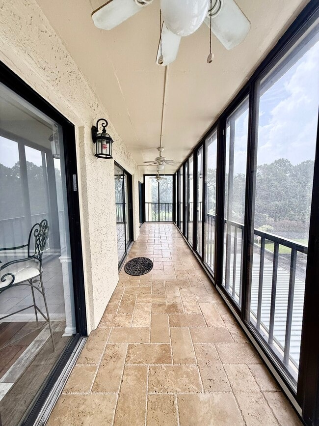 Building Photo - 2800 Cove Cay Dr