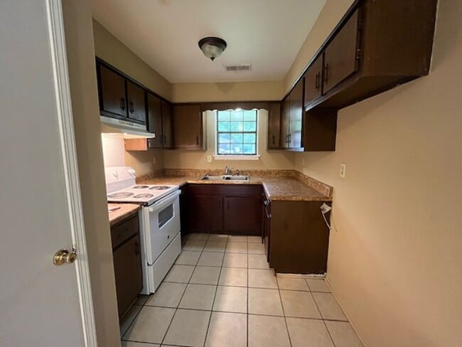 Building Photo - Renovated 3 Bedroom 1 Bath Home for Rent!