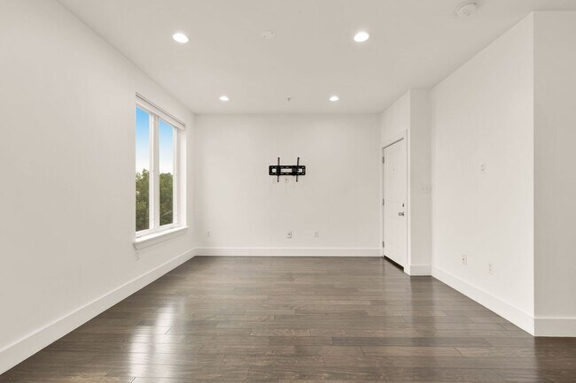 Building Photo - Beautiful 2 Bed/2 Bath in Petworth