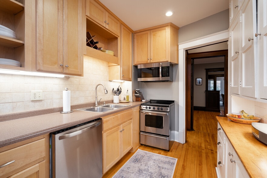 Building Photo - 3117 Fremont Ave S