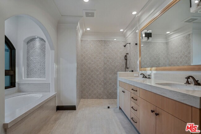 Building Photo - 4265 Denny Ave