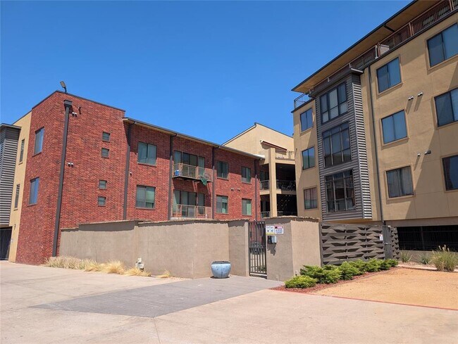 Building Photo - 401 Boyd St
