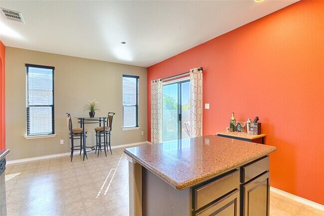 Building Photo - 505 Willow Walk Dr