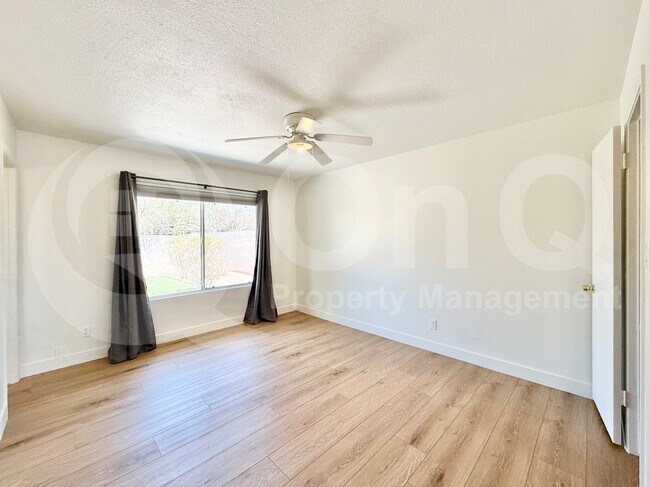 Building Photo - 1744 W Mohawk Ln