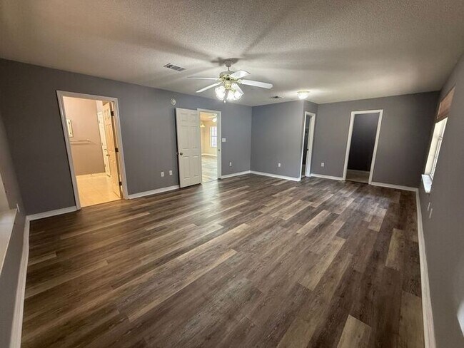 Building Photo - Gulf Breeze - Mandavilla - 3 bedroom, 2 bathroom
