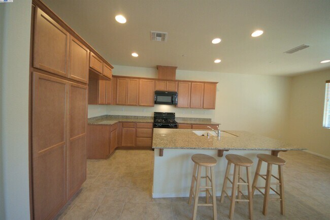 Building Photo - 549 Chaparral Loop