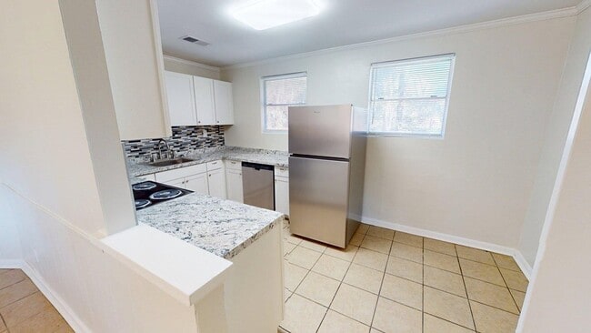 Building Photo - 409 Augusta Ave